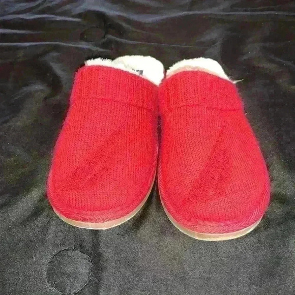 Náutica slippers size 5/6 - Picture 2 of 4